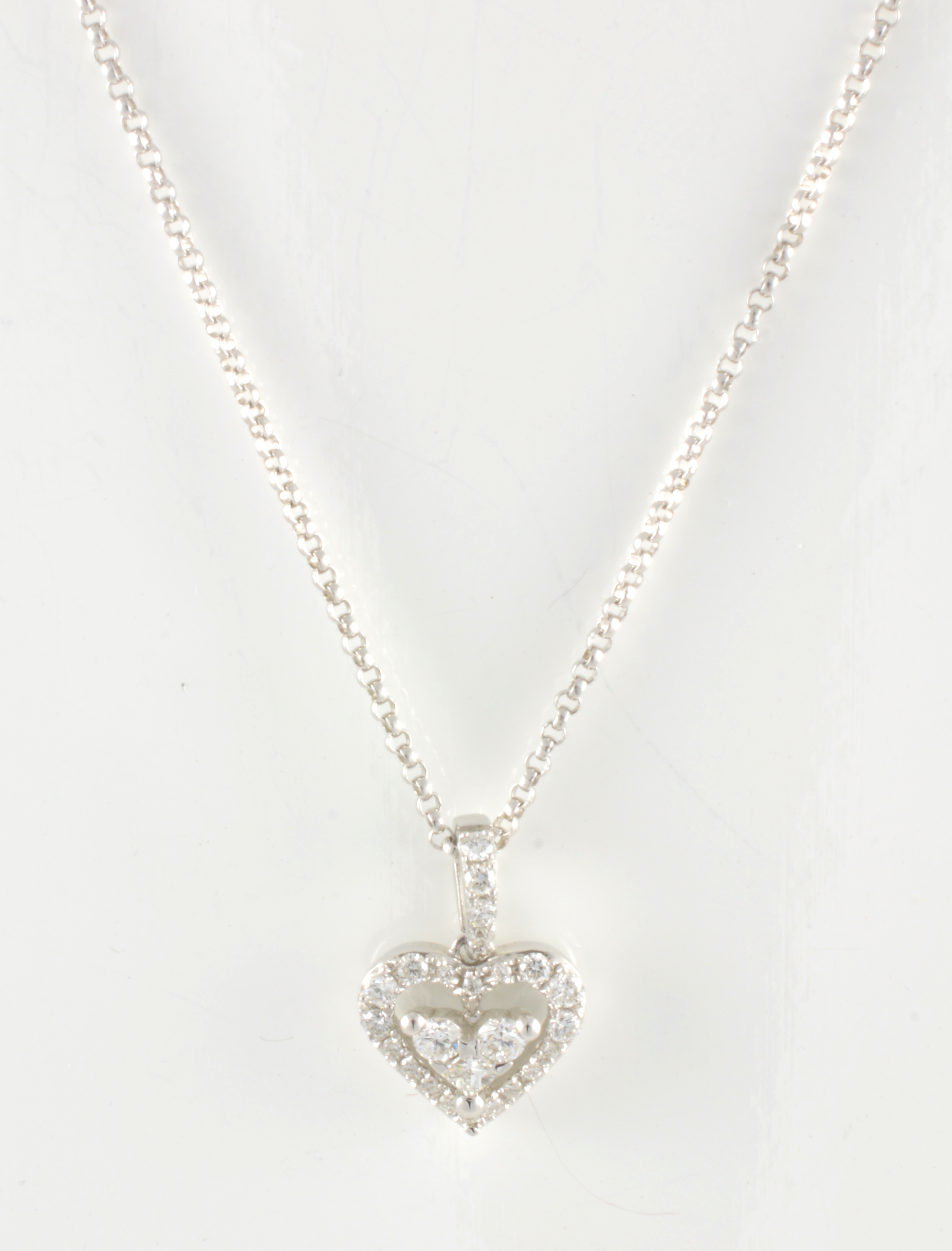 18ct white gold diamond heart shape cluster pendant
